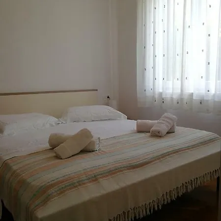 Violeta 2 Apartment *