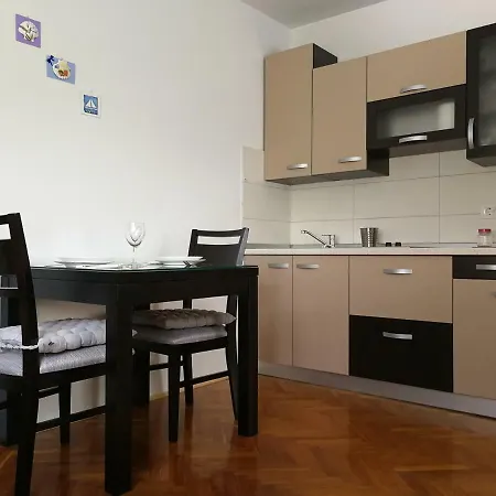 Violeta 2 Apartment *