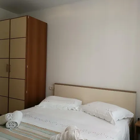 Apartment Violeta 2 *