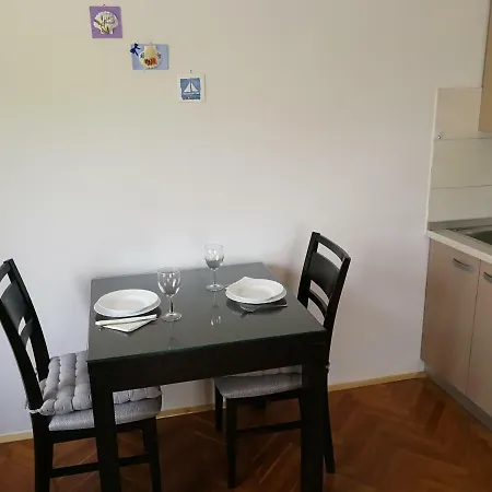 Violeta 2 Apartment *